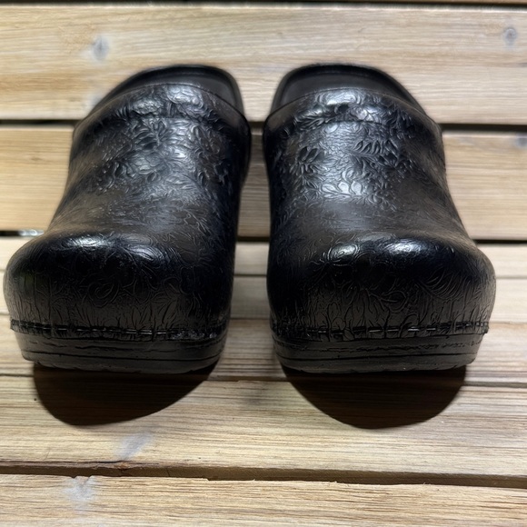 Dansko Floral Tooled Leather Professional Stapled Clogs Euro Size 41 - Picture 8 of 9